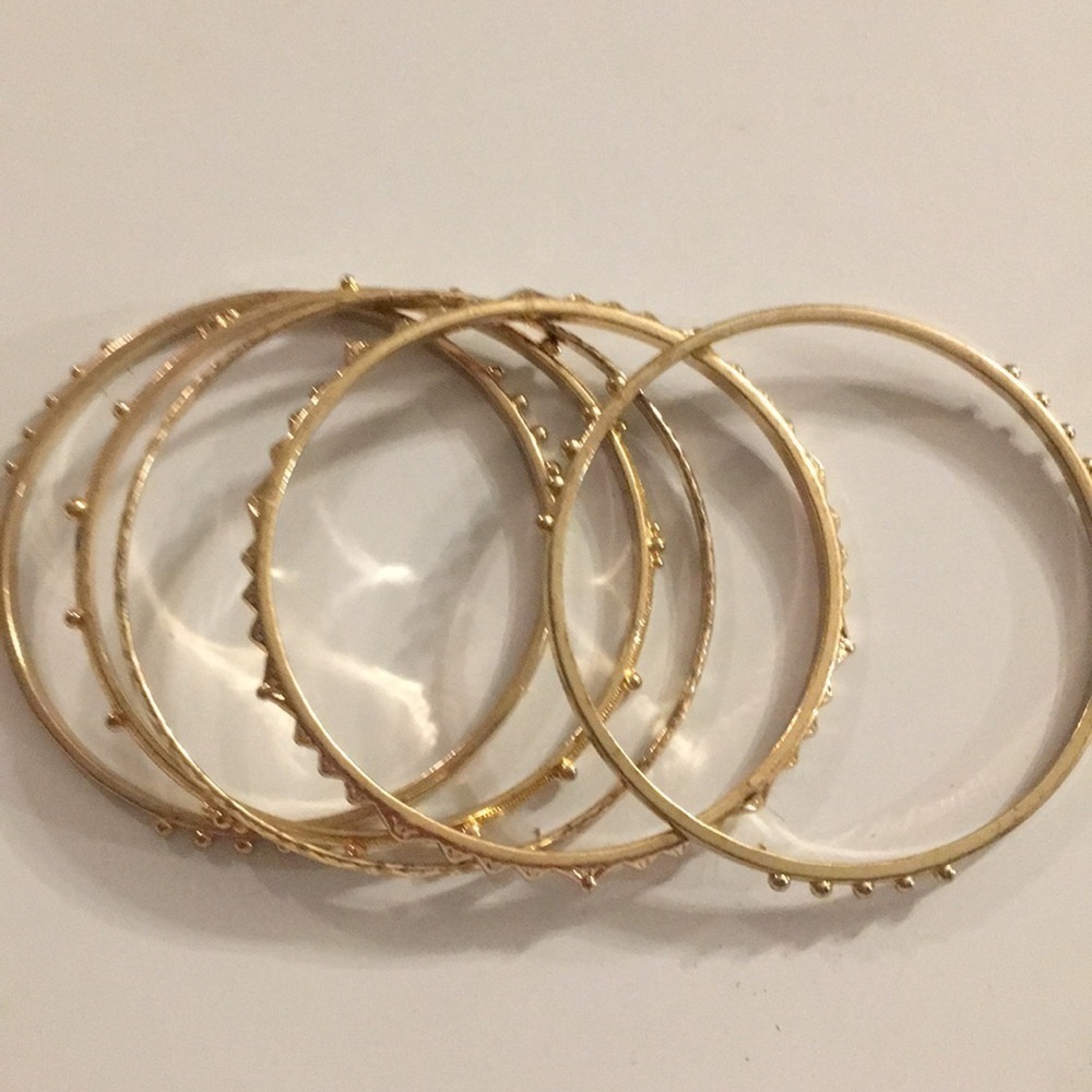 Set of 5 gold in color Bangles (M) - Picture 2 of 4